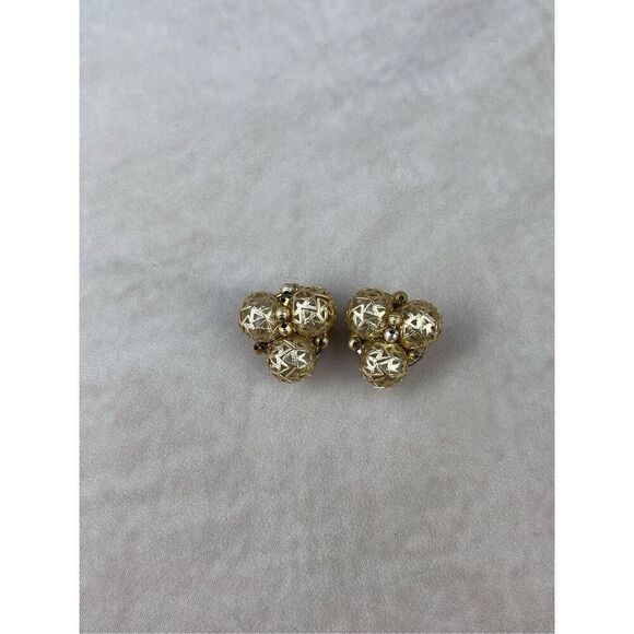 Vintage 1970s Clip On Earrings Gold Tone Made in Hong Kong - Picture 2 of 5